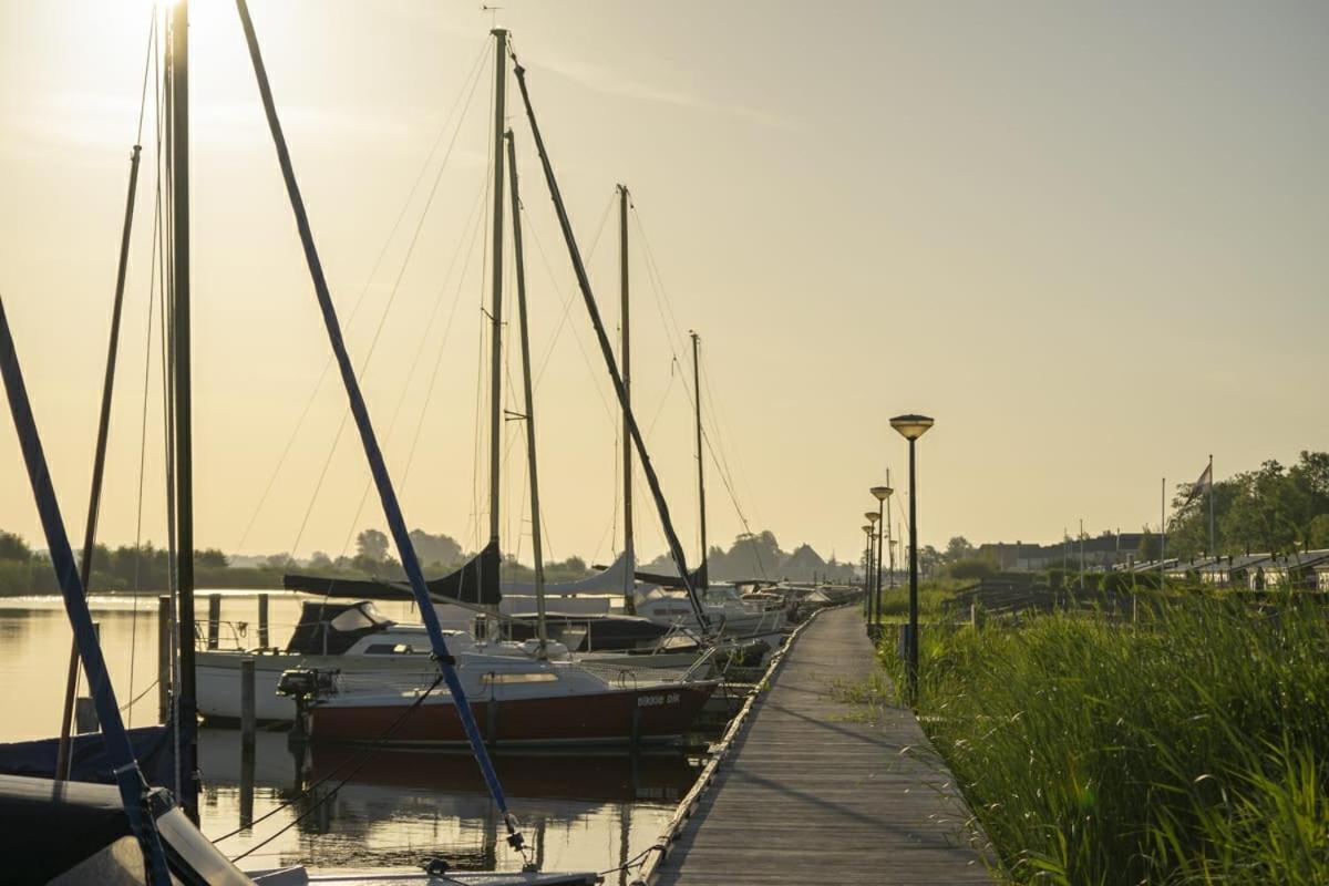 Waterchalet Number 6 Recreationpark Yn'E Lijte Grou Met Ligplaats Boot Villa Luaran gambar