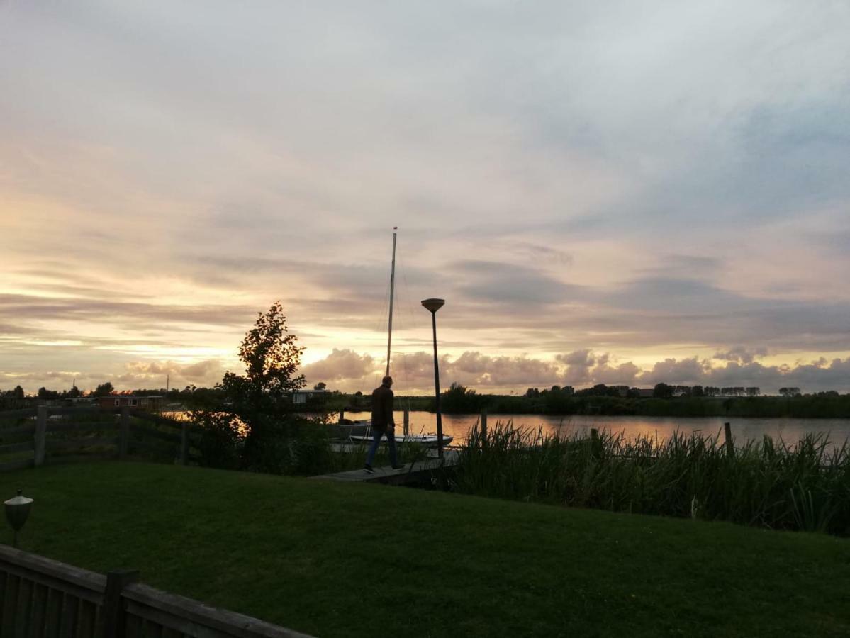 Waterchalet Number 6 Recreationpark Yn'E Lijte Grou Met Ligplaats Boot Villa Luaran gambar